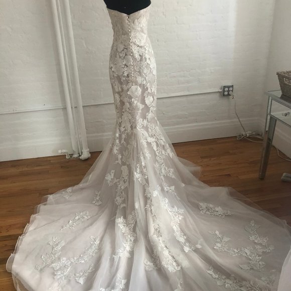 Ercilia Pronovias Gown - Picture 3 of 6